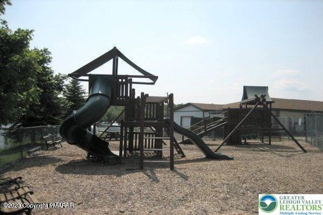 33 Cheyenne Trail, Lehigh Twp, PA 18424