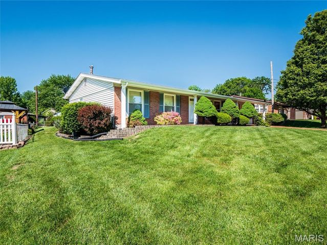 5032 Kempf Drive, St Louis, MO 63128