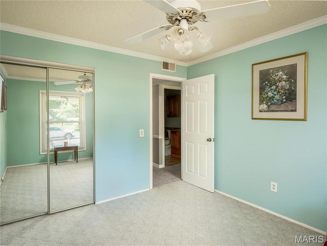 5032 Kempf Drive, St Louis, MO 63128