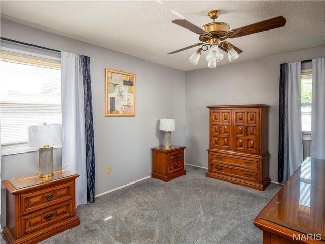 5032 Kempf Drive, St Louis, MO 63128