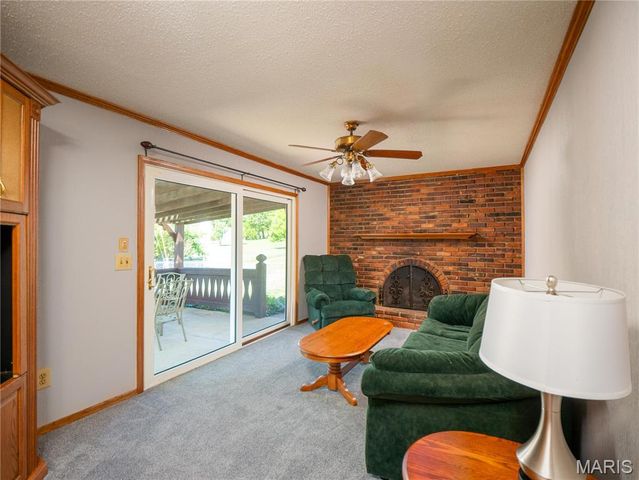 5032 Kempf Drive, St Louis, MO 63128