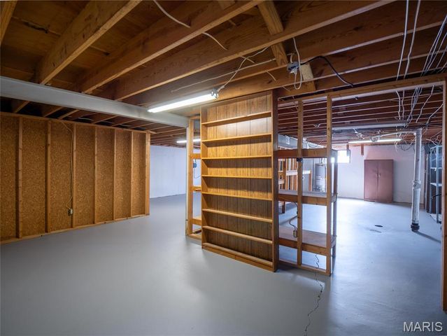 5032 Kempf Drive, St Louis, MO 63128