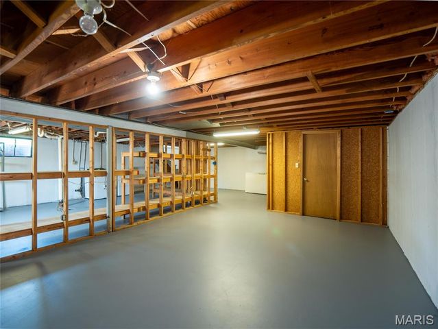 5032 Kempf Drive, St Louis, MO 63128