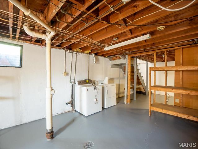 5032 Kempf Drive, St Louis, MO 63128
