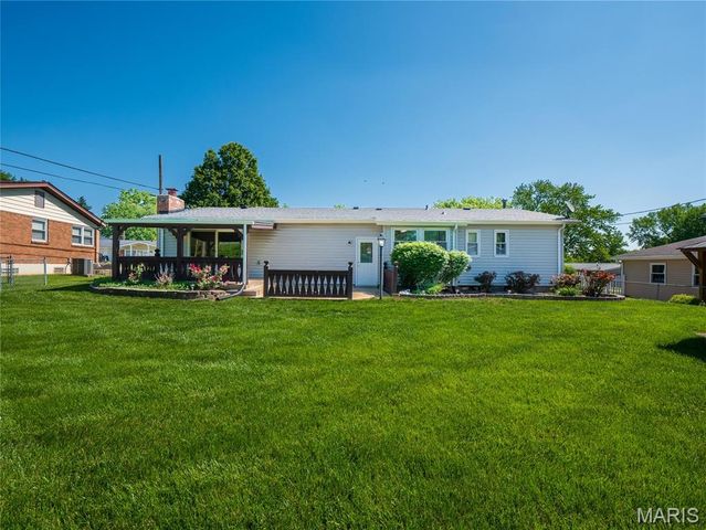 5032 Kempf Drive, St Louis, MO 63128