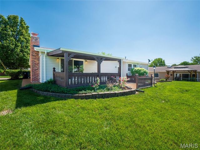 5032 Kempf Drive, St Louis, MO 63128