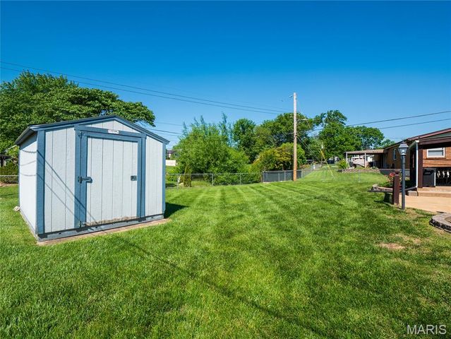 5032 Kempf Drive, St Louis, MO 63128