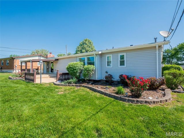 5032 Kempf Drive, St Louis, MO 63128