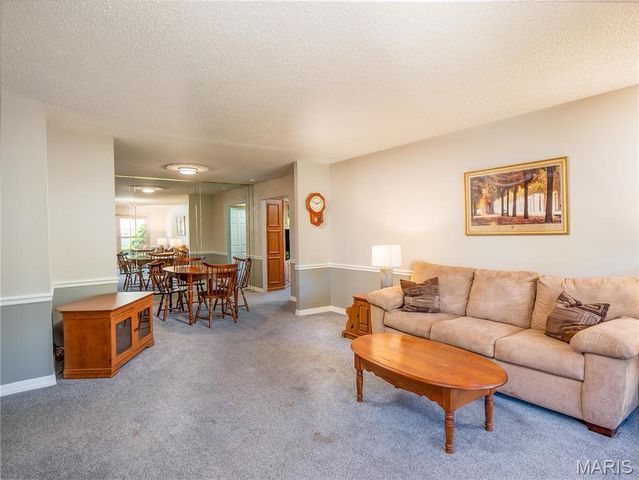5032 Kempf Drive, St Louis, MO 63128