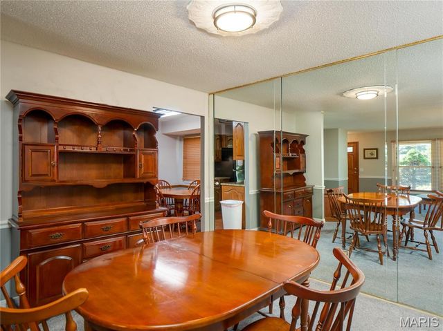 5032 Kempf Drive, St Louis, MO 63128