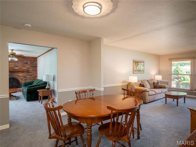 5032 Kempf Drive, St Louis, MO 63128