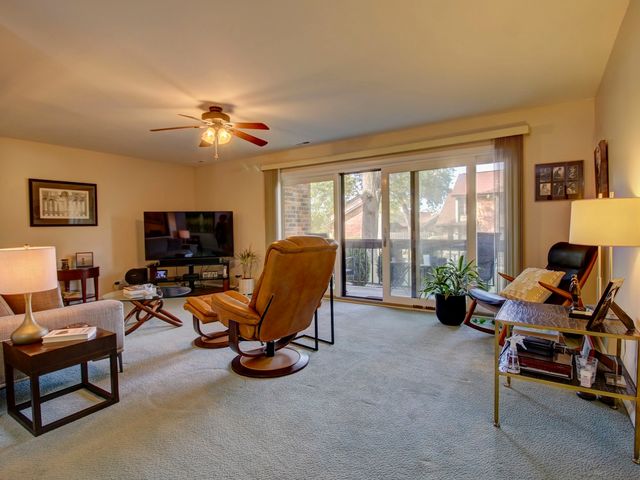 77 Lake Hinsdale Drive 103, Willowbrook, IL 60527