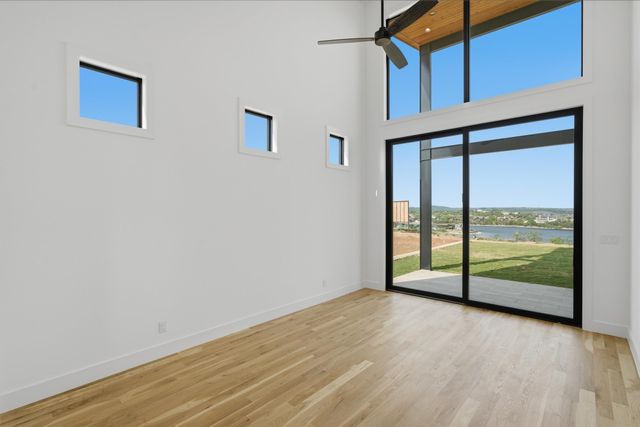 961 E Hells Gate Dr, Graford, TX 76449