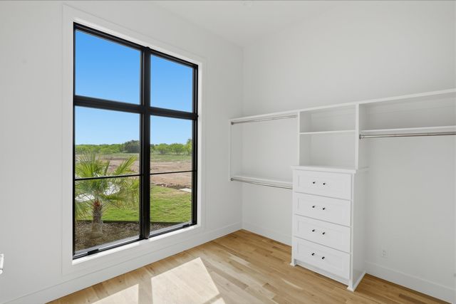 961 E Hells Gate Dr, Graford, TX 76449