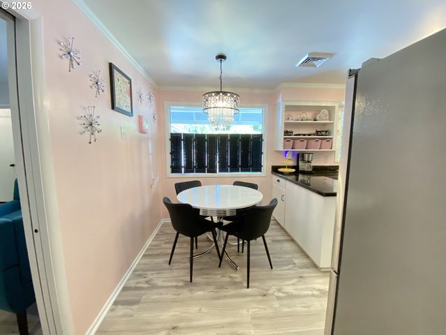 2872 SUFFOLK Ct, Eugene, OR 97401