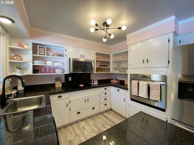 2872 SUFFOLK Ct, Eugene, OR 97401