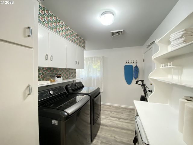 2872 SUFFOLK Ct, Eugene, OR 97401