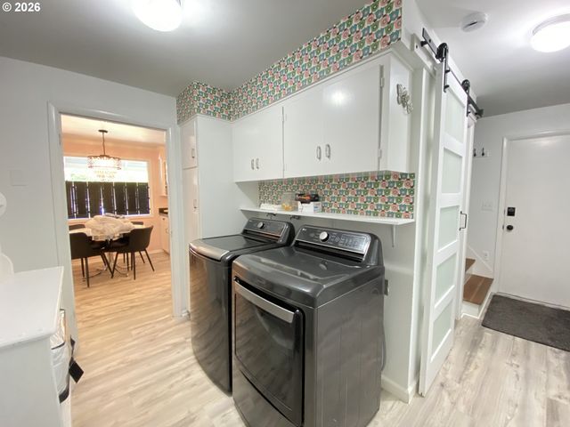 2872 SUFFOLK Ct, Eugene, OR 97401