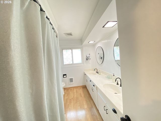 2872 SUFFOLK Ct, Eugene, OR 97401