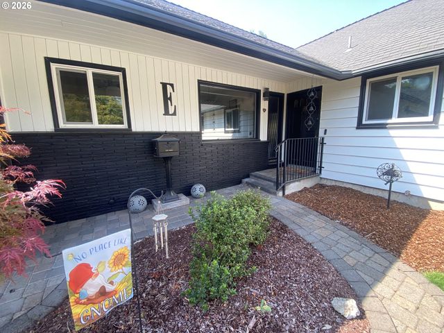 2872 SUFFOLK Ct, Eugene, OR 97401