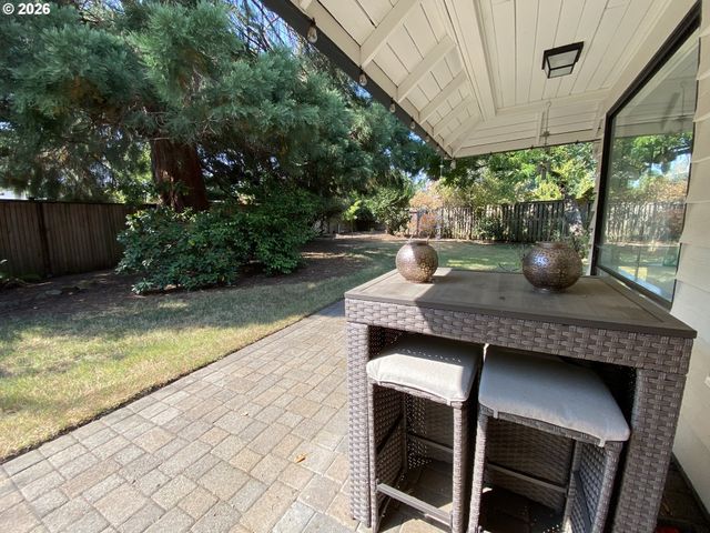 2872 SUFFOLK Ct, Eugene, OR 97401