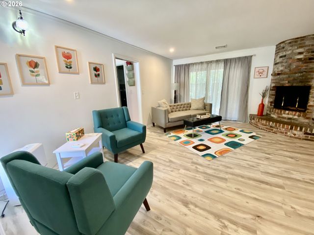 2872 SUFFOLK Ct, Eugene, OR 97401