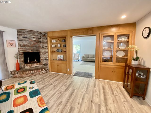 2872 SUFFOLK Ct, Eugene, OR 97401