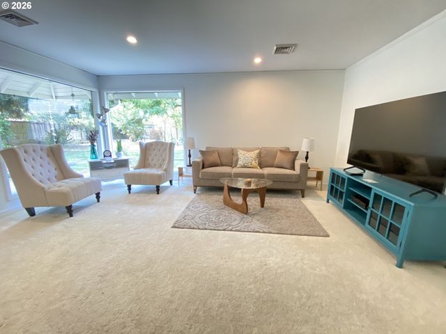 2872 SUFFOLK Ct, Eugene, OR 97401