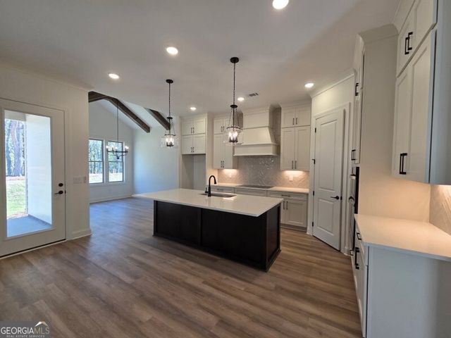 172 Cherokee Drive S, Waleska, GA 30183