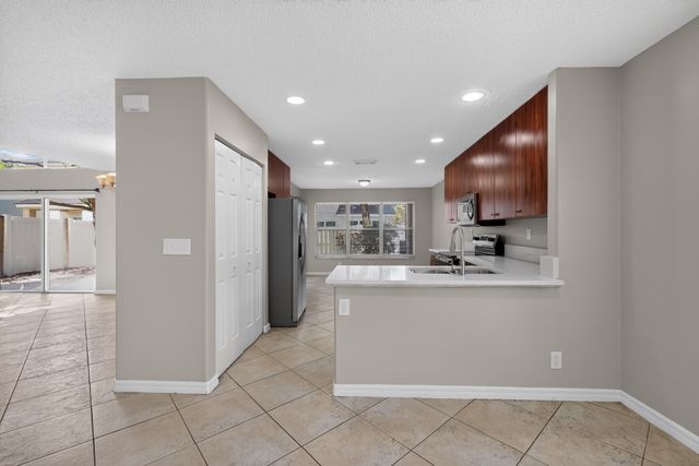 5287 SW 38th Way, Fort Lauderdale, FL 33312
