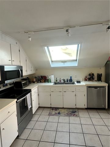 20 Annandale Road, Newport, RI 02840