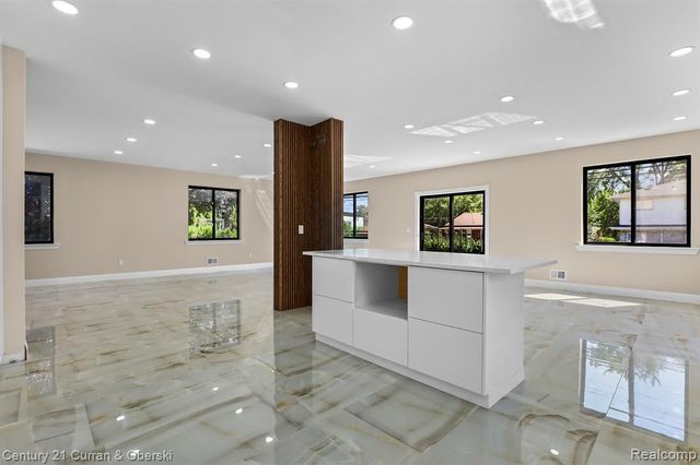 7086 Centralia Street, Dearborn Heights, MI 48127