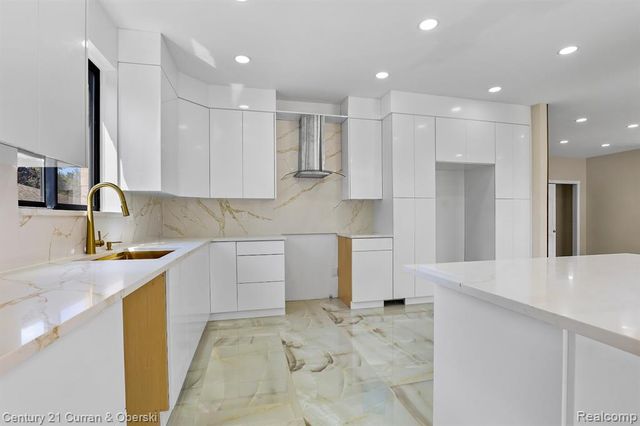 7086 Centralia Street, Dearborn Heights, MI 48127