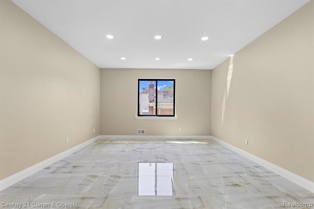 7086 Centralia Street, Dearborn Heights, MI 48127