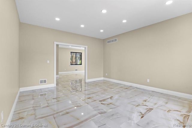 7086 Centralia Street, Dearborn Heights, MI 48127