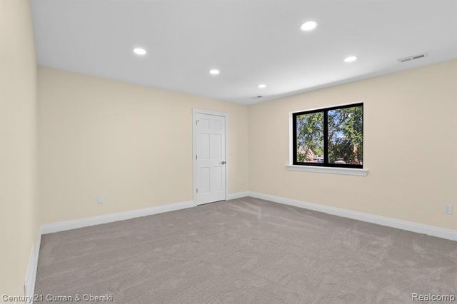 7086 Centralia Street, Dearborn Heights, MI 48127