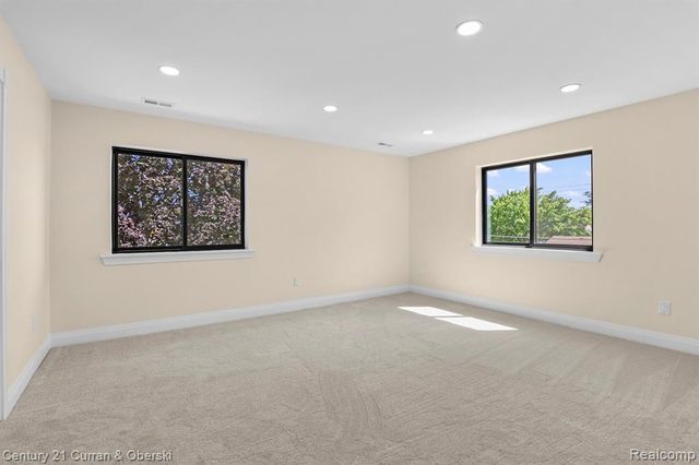 7086 Centralia Street, Dearborn Heights, MI 48127