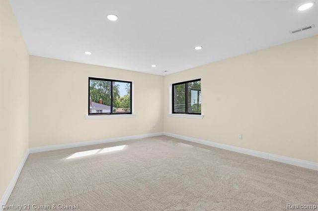 7086 Centralia Street, Dearborn Heights, MI 48127