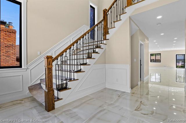 7086 Centralia Street, Dearborn Heights, MI 48127