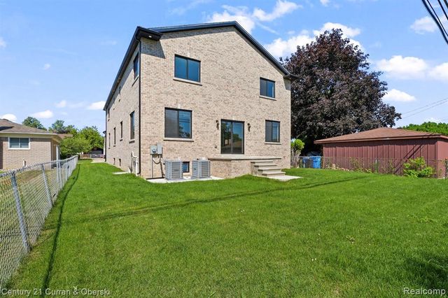 7086 Centralia Street, Dearborn Heights, MI 48127