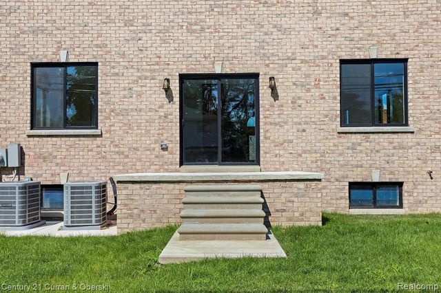 7086 Centralia Street, Dearborn Heights, MI 48127