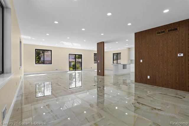 7086 Centralia Street, Dearborn Heights, MI 48127