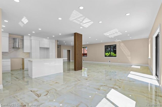 7086 Centralia Street, Dearborn Heights, MI 48127