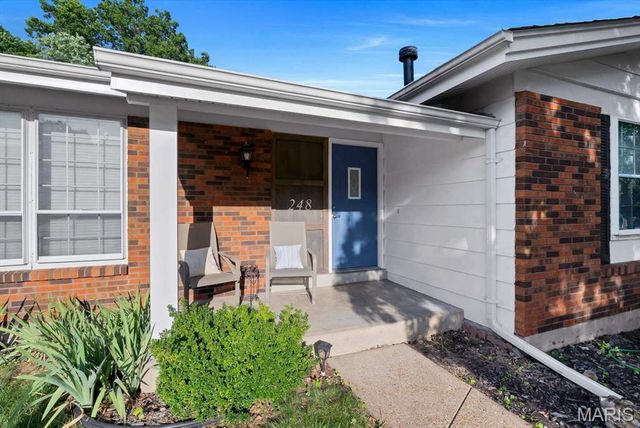 248 Village Creek Anex, Ballwin, MO 63021