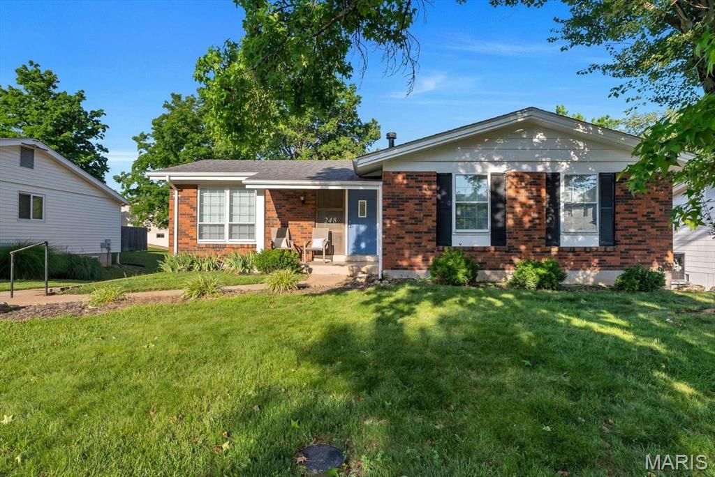 248 Village Creek Anex, Ballwin, MO 63021