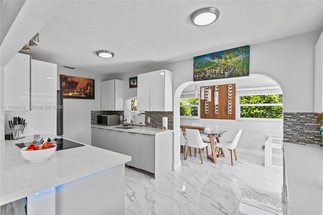 7506 NW 41st St, Coral Springs, FL 33065