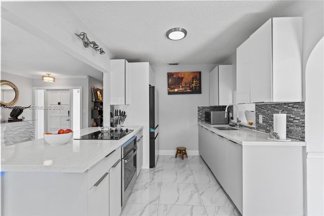 7506 NW 41st St, Coral Springs, FL 33065