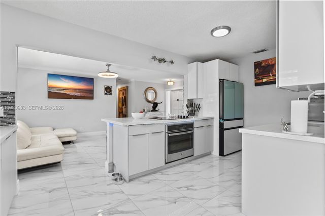 7506 NW 41st St, Coral Springs, FL 33065