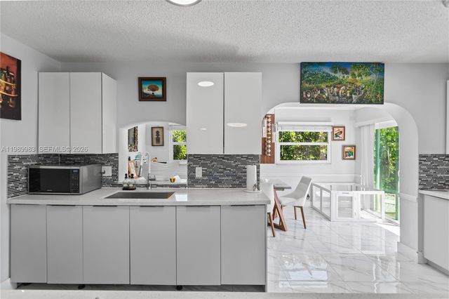 7506 NW 41st St, Coral Springs, FL 33065