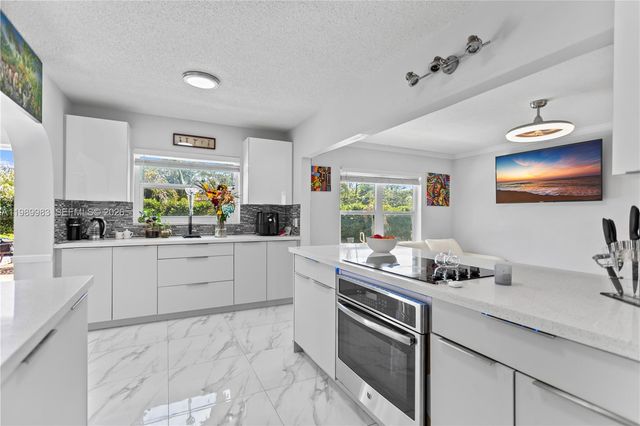 7506 NW 41st St, Coral Springs, FL 33065